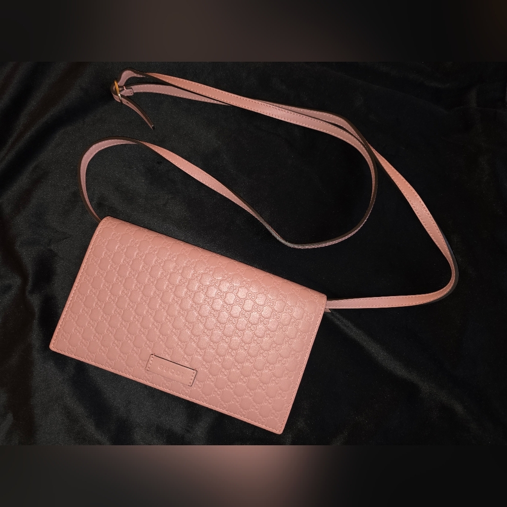 Pre-loved GUCCI Light Pink Crossbody